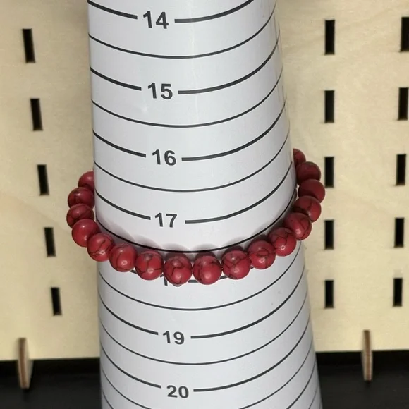 Handcrafted howlite beaded bracelet - Picture 7 of 9